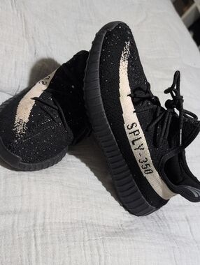 Yeezy Boost 350 Black and White Size 7